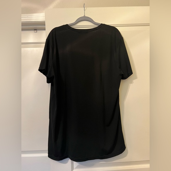 Oversized Mesh V- Cut Out Skull/Flower Graphic T-Shirt Size 2XL - Picture 5 of 6